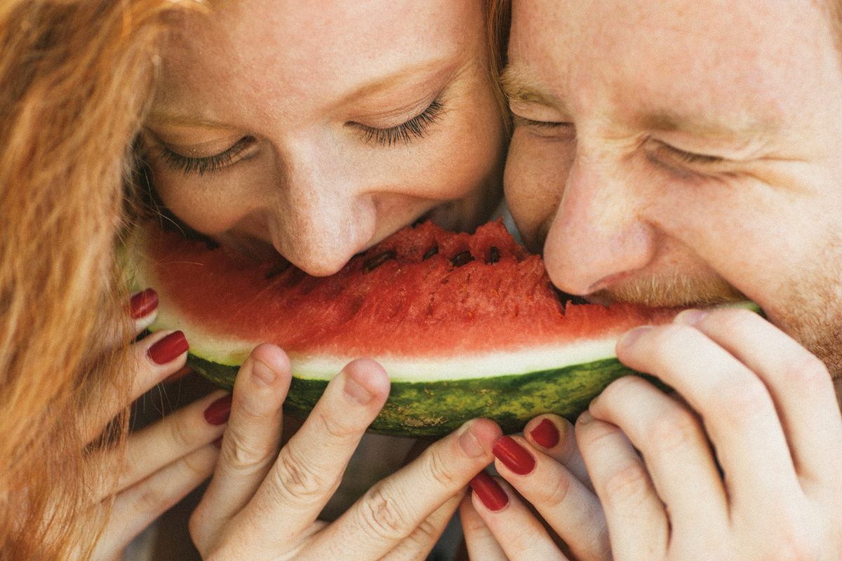 couple-eating-watermelon-1200x800.png