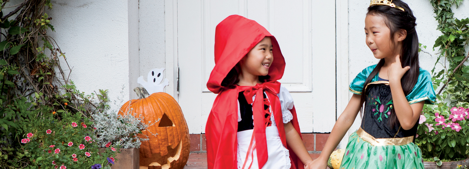 young-girls-in-halloween-costumes-1600x578-ALT.jpg