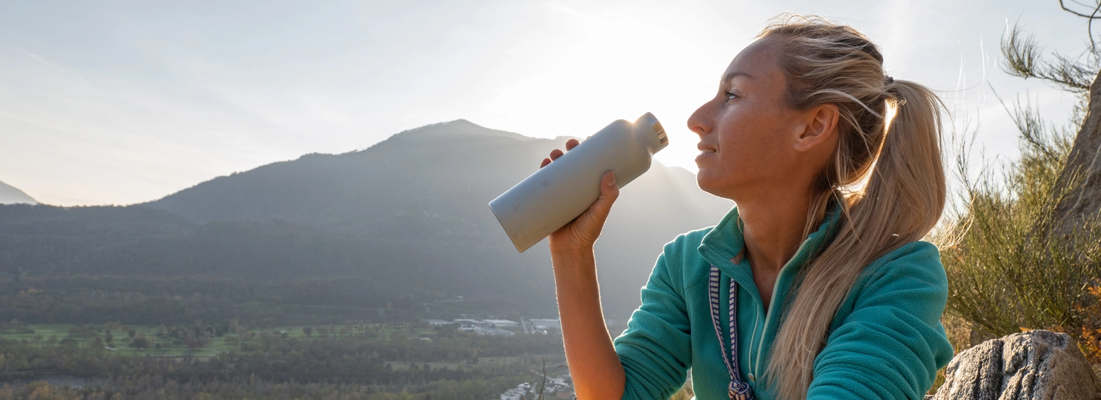 woman-with-reusable-water-bottle-1600x582.webp