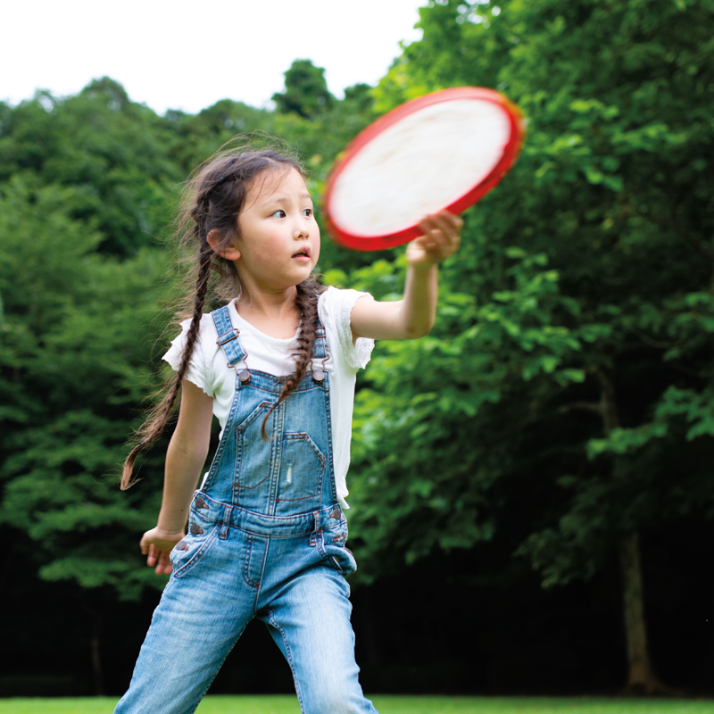 girl-with-frisbee-800x800.png