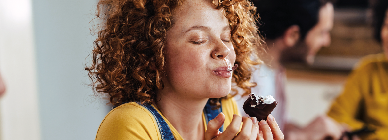 woman-eating-ice-cream-1600x578.png