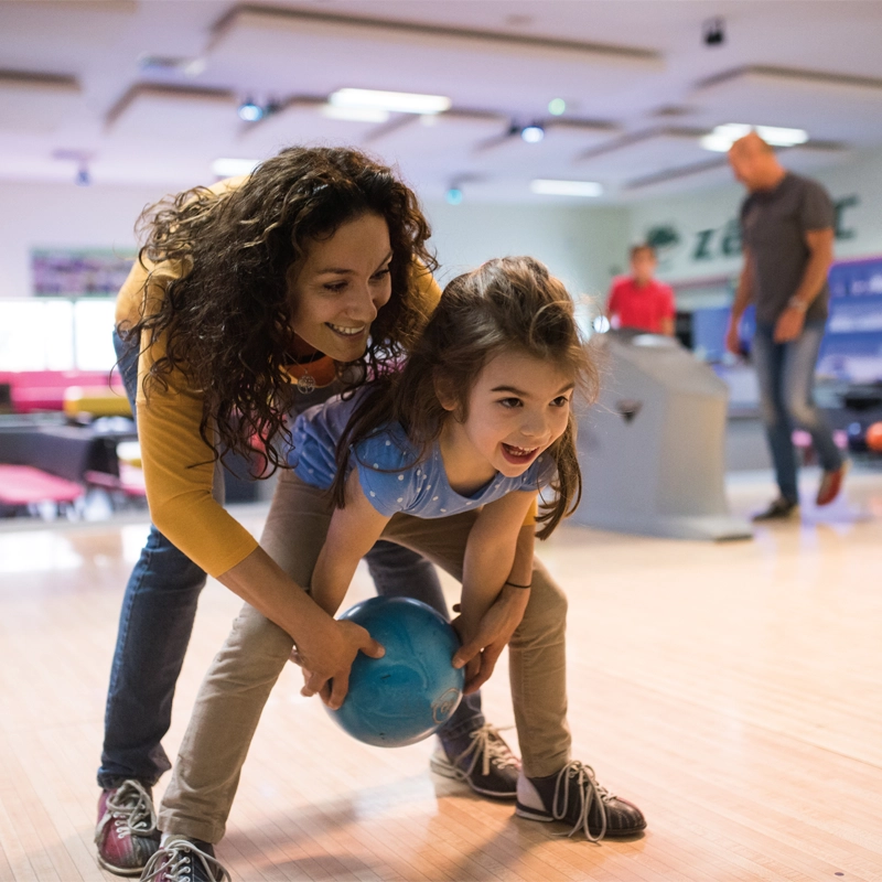 mom-and-daughter-bowling-800x800.webp