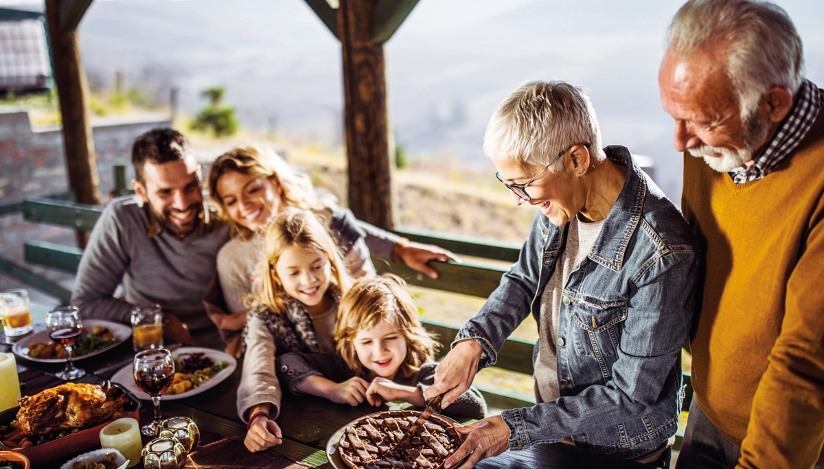 family-eating-pie-outside-1200x683.webp