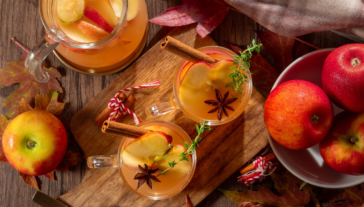 cider-with-apples-and-cinnamon-sticks-1200x683.webp