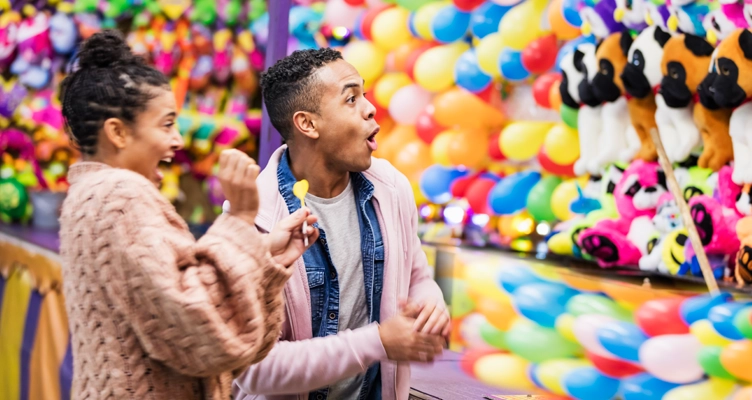 couple-playing-carnival-game-752x400.webp