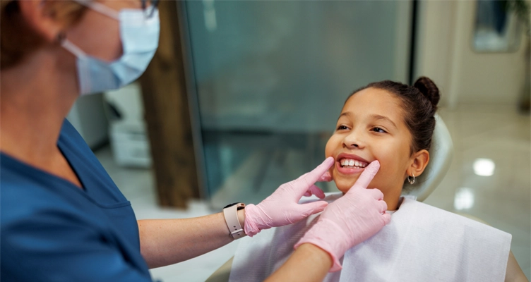 young-girl-at-dentist-appointment-752x400.webp