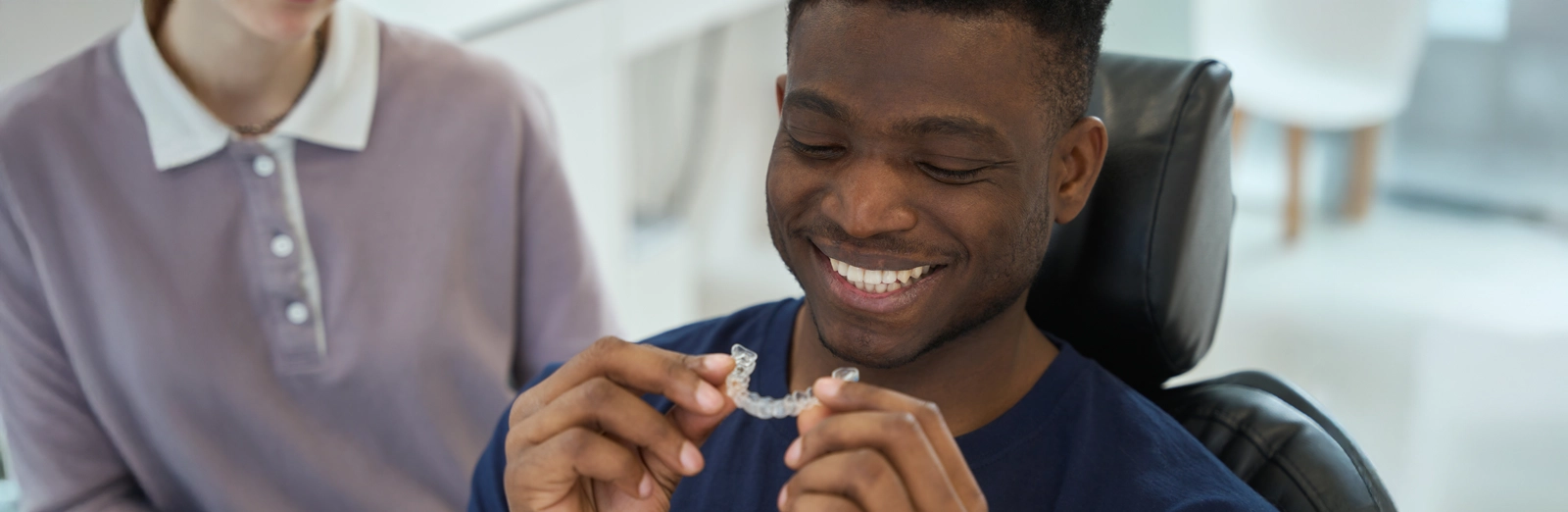 man-using-clear-aligners-1600x522.webp